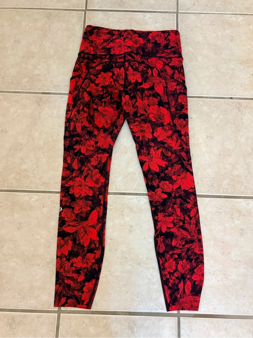 lululemon Fast & Free 7/8 Tight , Floral Leggings - Carmine True Red and Black